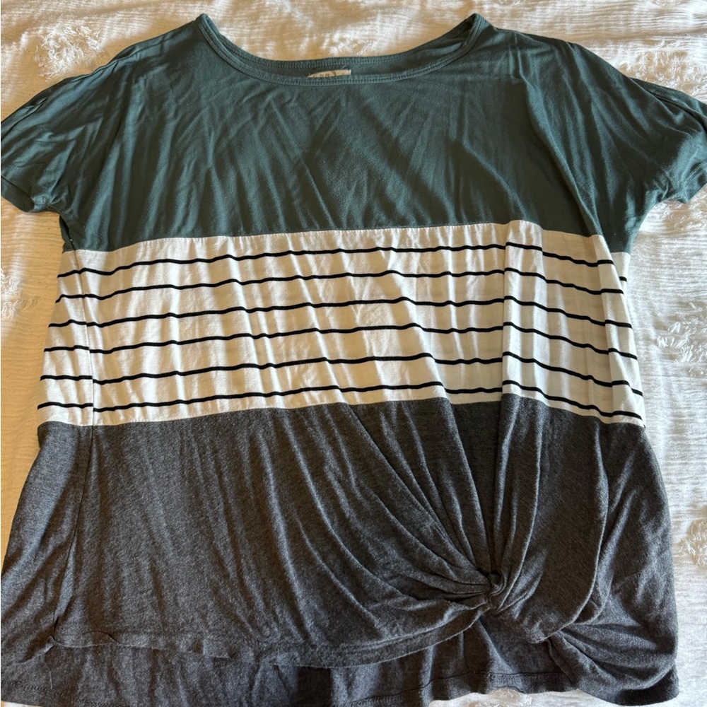 Maurices Multicolored Relaxed Tie Front Short Sleeve Tee